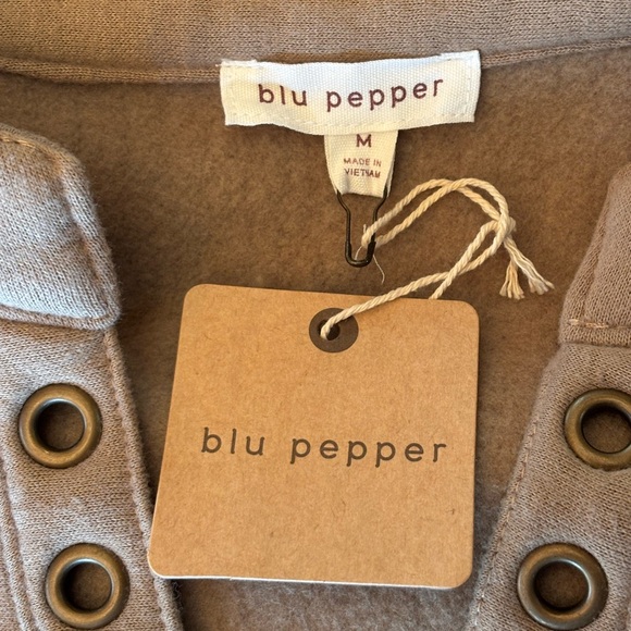 NWT Blu Pepper Grommet Sweatshirt, size Medium - Picture 3 of 7